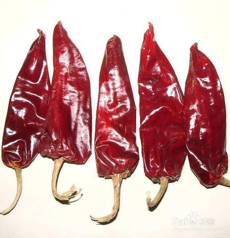 自创茄子的家常做法：辣椒炒茄子丝