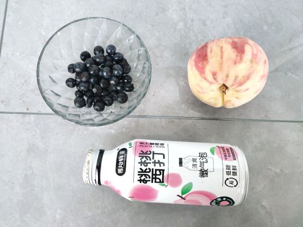 少女心莓桃多多气泡饮