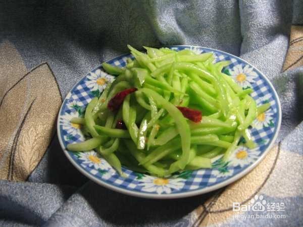 清炒西瓜皮的做法。