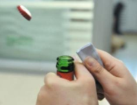 秒开瓶盖小窍门