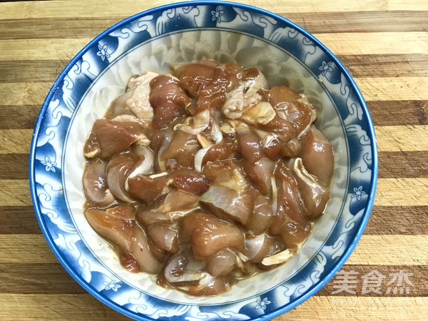 滑鸡啫啫煲的做法