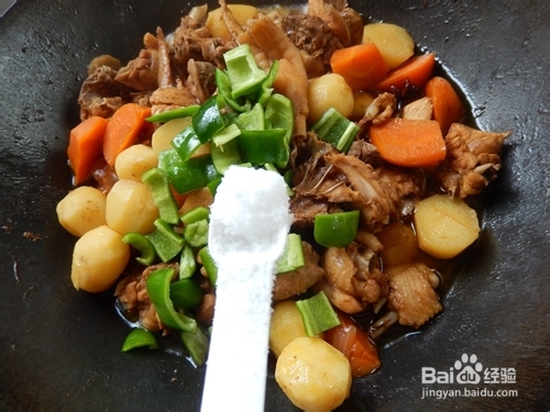 如何做美味炖菜:土豆炖鸡块