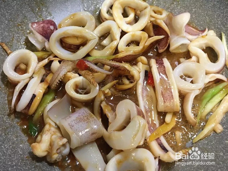怎样做出家常菜系列之酱炒鱿鱼圈
