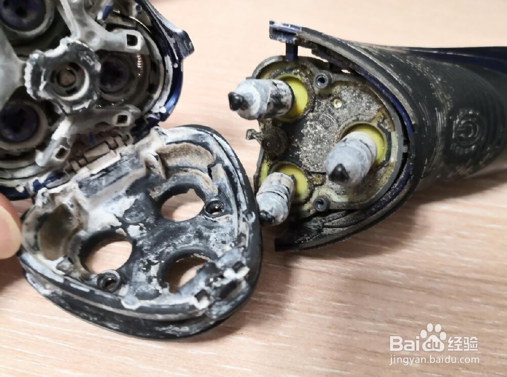 怎样拆卸清洗飞利浦PT868剃须刀内部