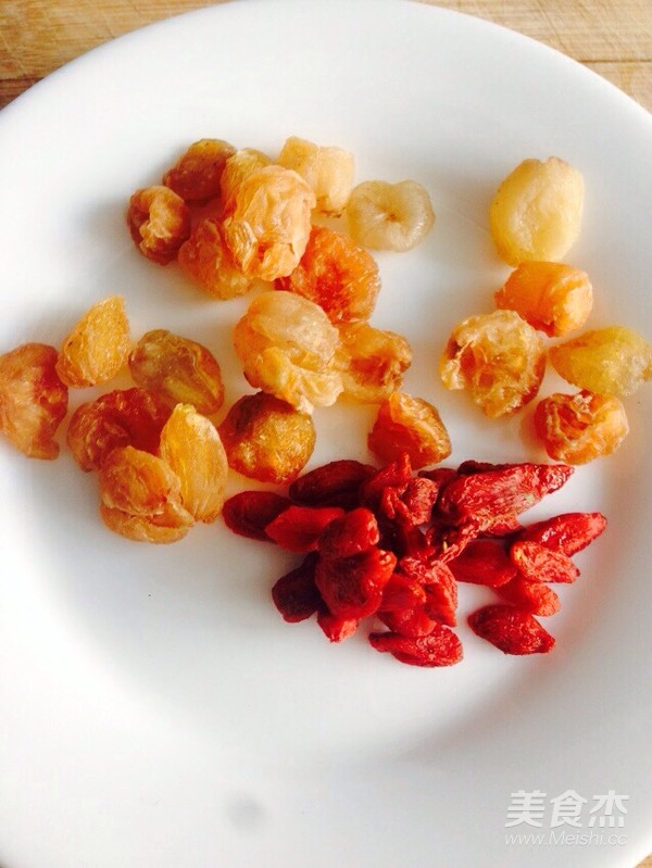 莲子桂圆枸杞粥