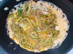 香椿煎鸡蛋的做法