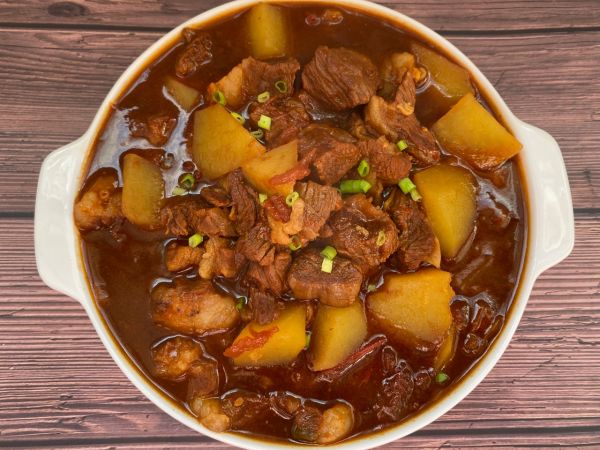 番茄土豆炖牛腩汤汁浓郁