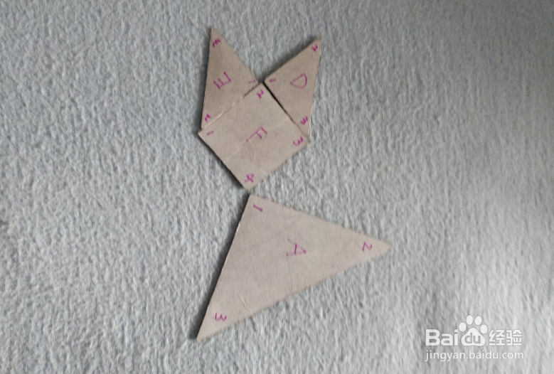 用七巧板怎样拼一只向前跑的狐狸？