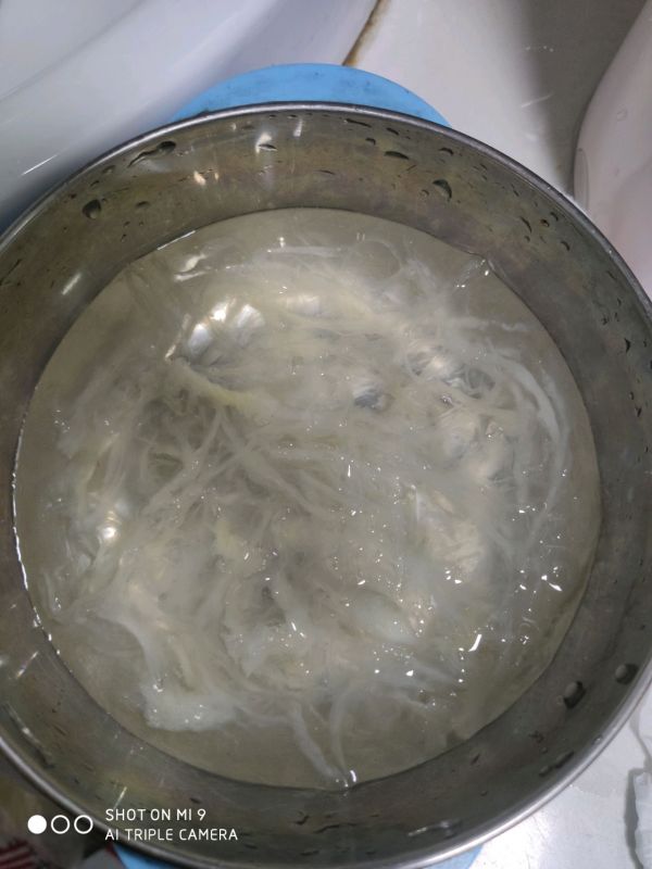 燕窝银耳红枣枸杞羹