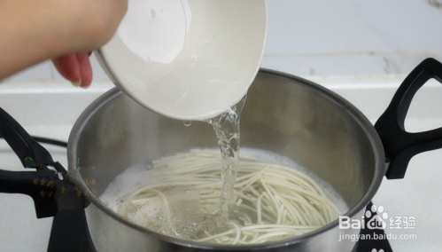 鸡丝拌面的做法