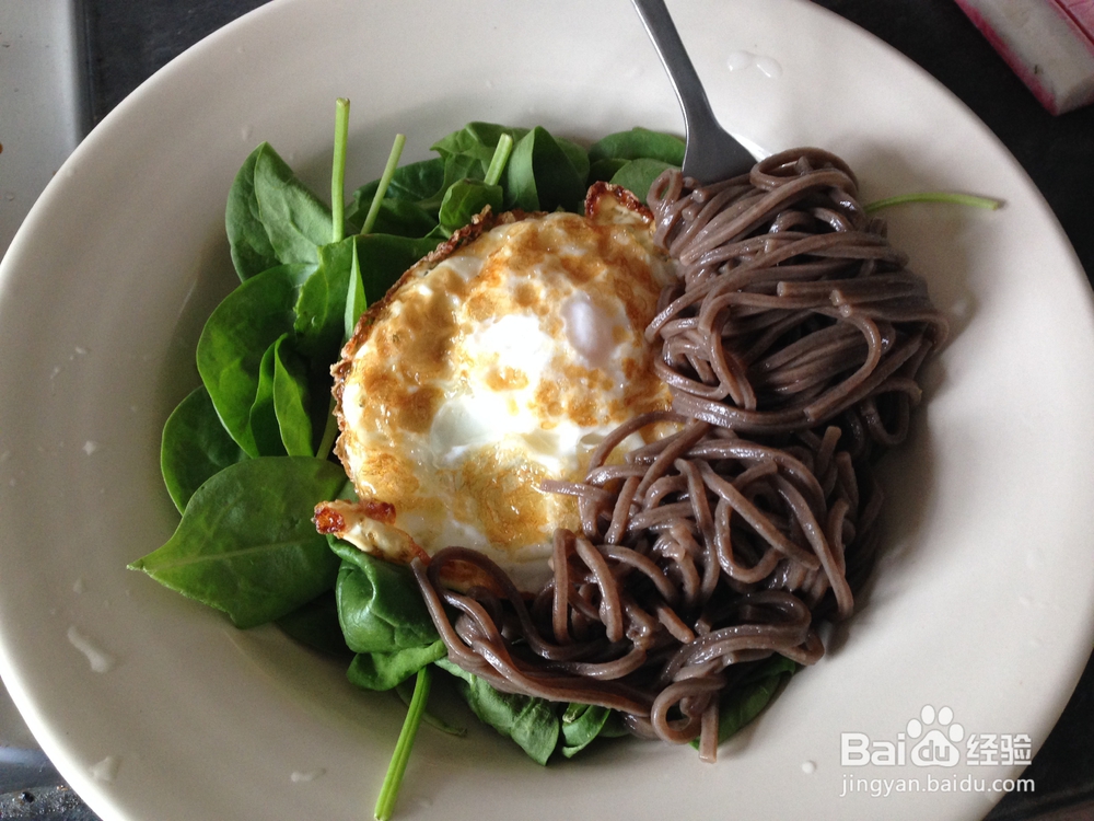 看完就会的秋葵荞麦凉面