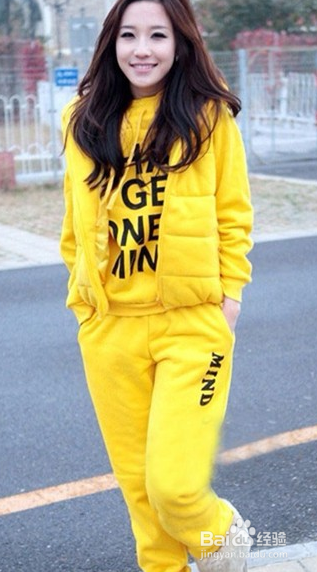 亮黄色冬装外套青春无限