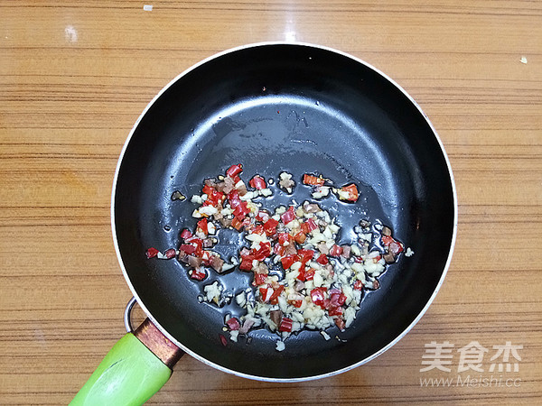 腊肠粉丝蒸娃娃菜