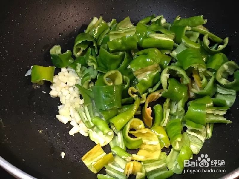 怎样做出家常菜系列之糯米椒炒鸡丁