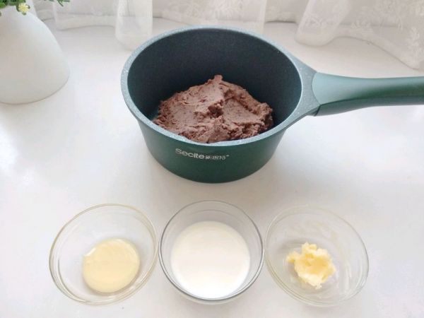 丑萌奶牛豆沙面包