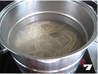 详解北方特有的传统消暑面食——【豆面饸饹】