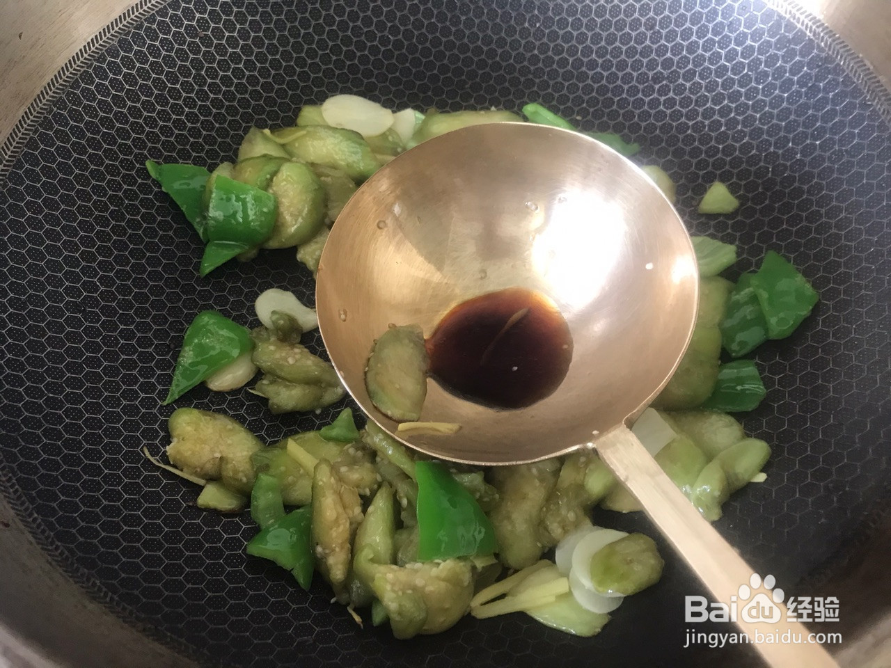 阐述软糯咸香烧茄子的做法