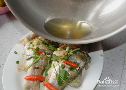 如何做出新鲜美味的清蒸鲈鱼?