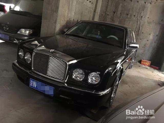 小伙发现兰州最牛地下车库，宾利奔驰沦为屌丝！