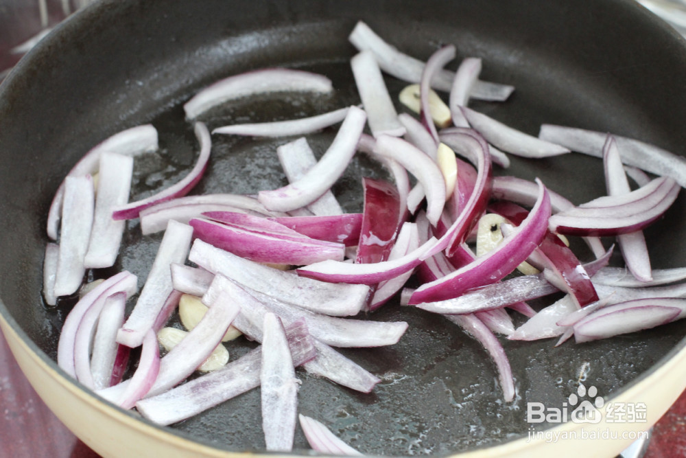 辣白菜肥牛炒年糕的做法