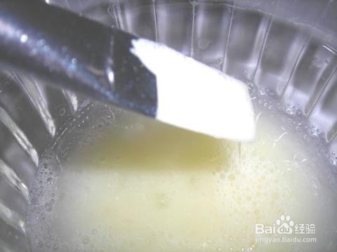 皮肤变得柔润和富有弹性，且有除皱之功效