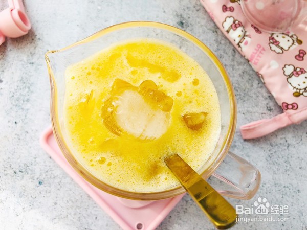 凉爽可口的芒果养乐多的步骤