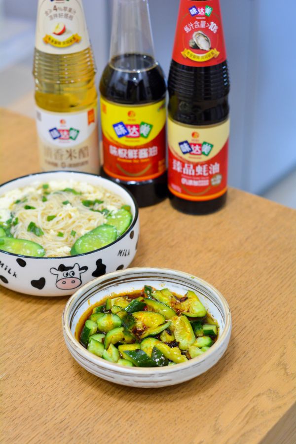 鸡蛋黄瓜鲜汤面