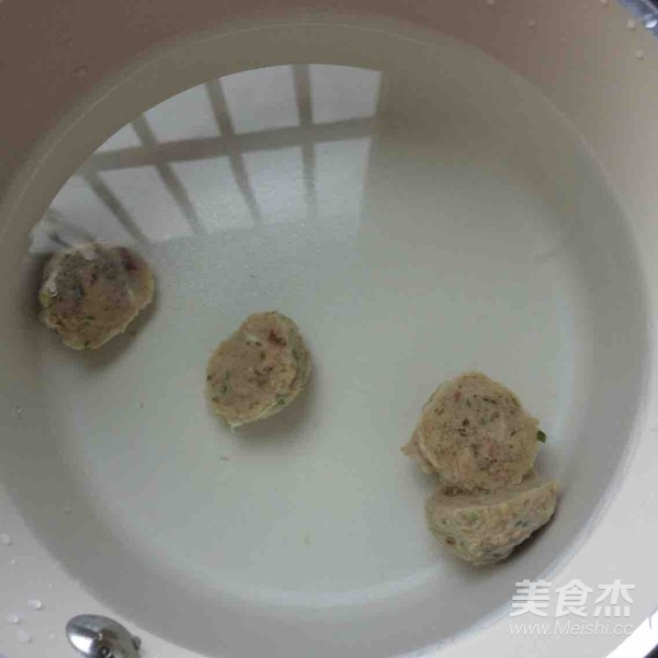 菜叶肉丸煮泡面