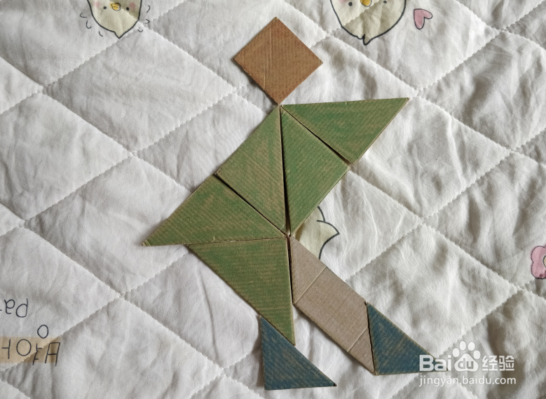 用九巧板怎么拼一个练习舞步的小哥哥呢？