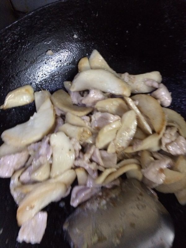 杏鲍菇黑椒炒肉