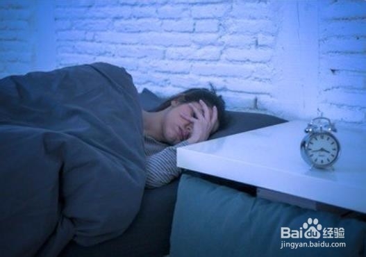 心情烦躁睡不着怎么办？这里是改善睡眠的方法
