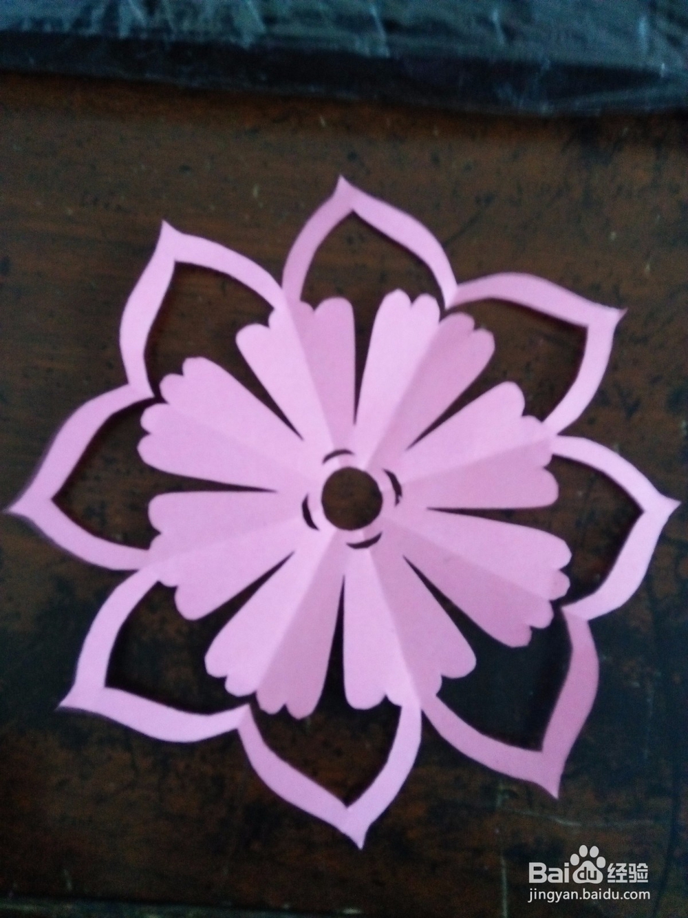 如何用纸来剪太阳花