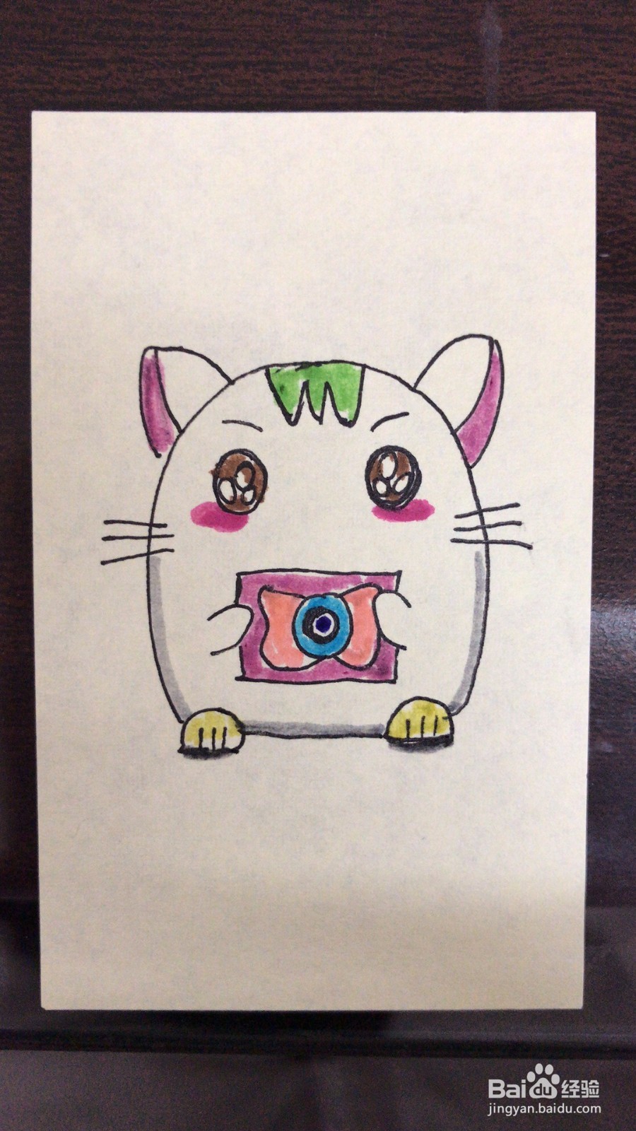 <b>如何绘制一个拿着相机的卡通老鼠</b>