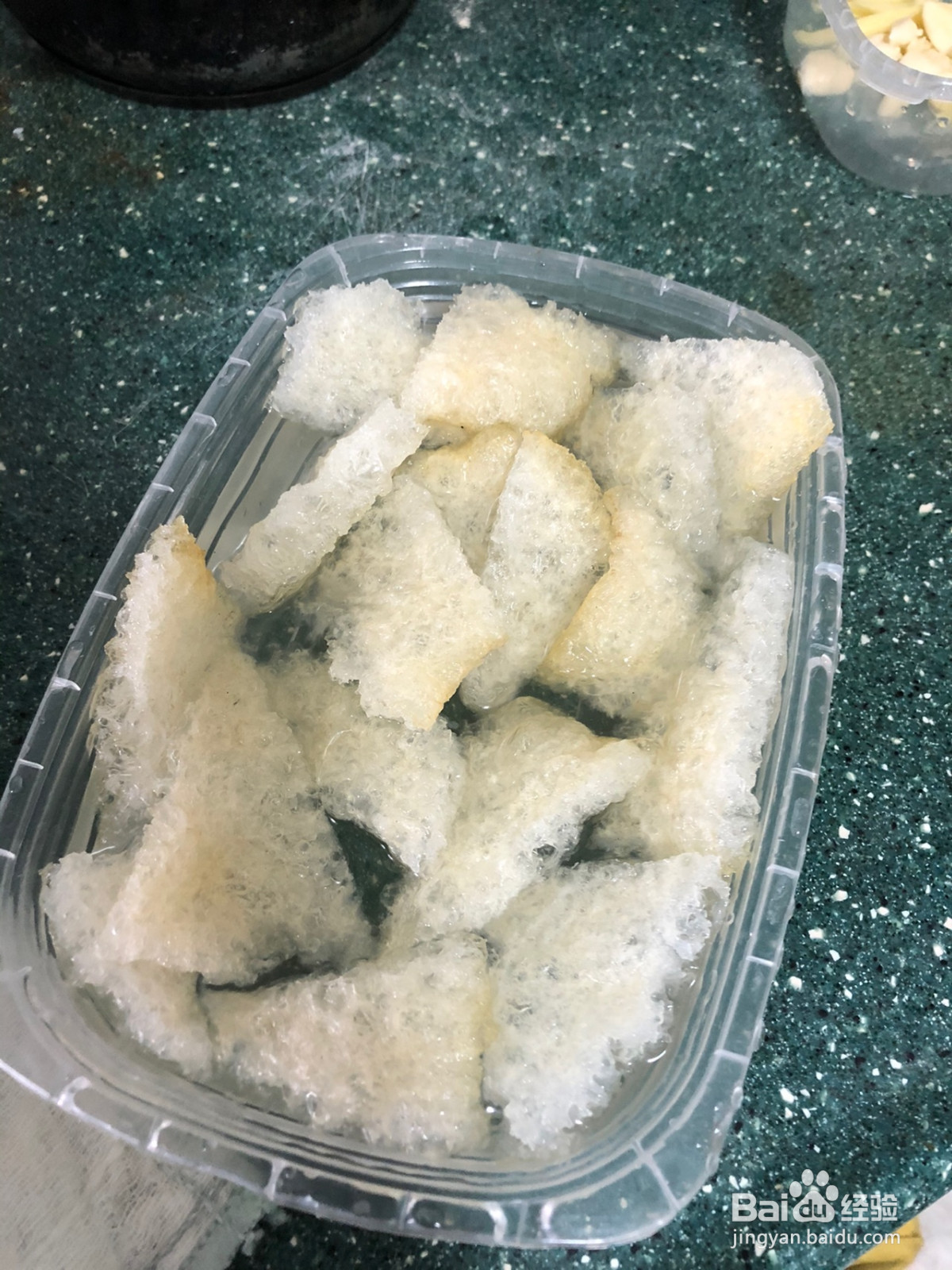 炸猪皮焖白菜的做法