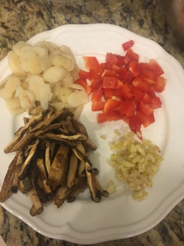 橙香马蹄鸡丁生菜包