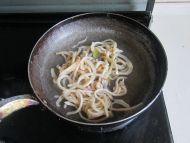 鲜菇芹菜鱿鱼丝