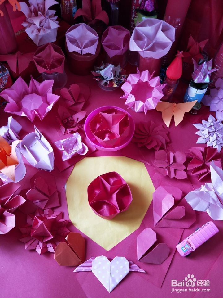 工艺美术馆：圆形多格彩盒。