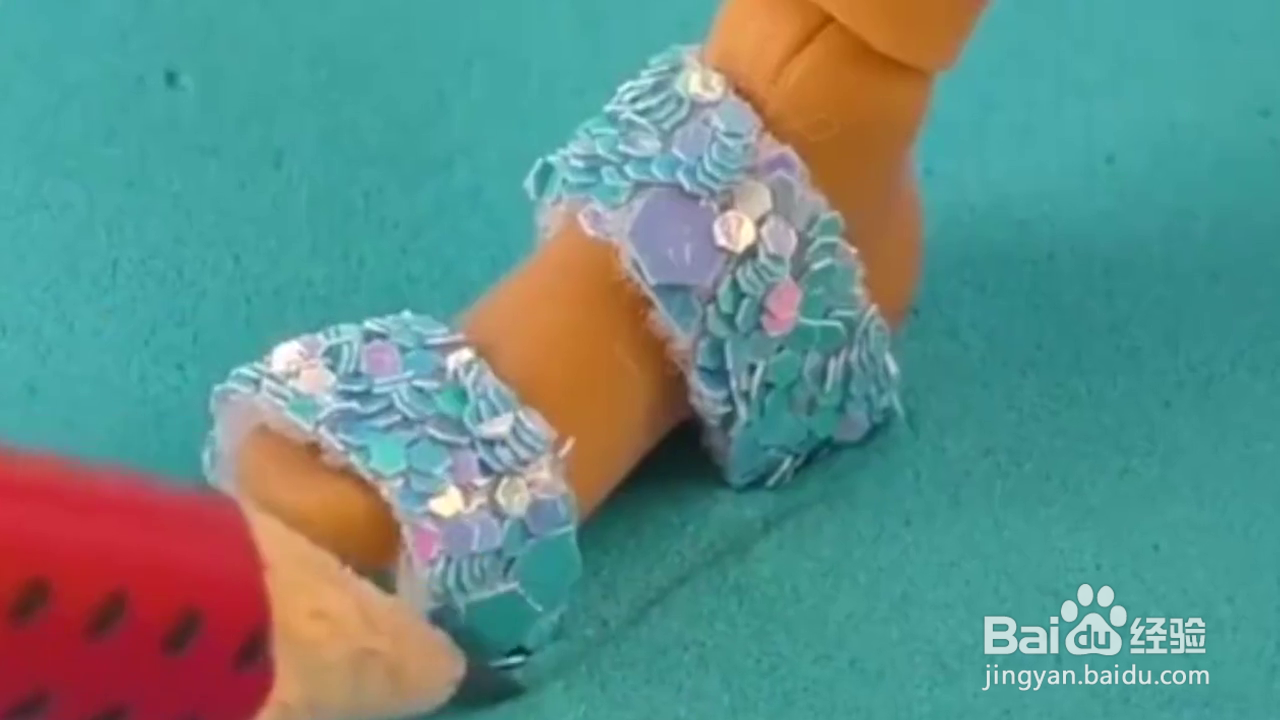 如何制作芭比的闪亮凉拖鞋