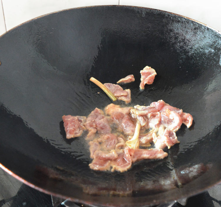 甜豆炒肉片的做法，下饭必备！
