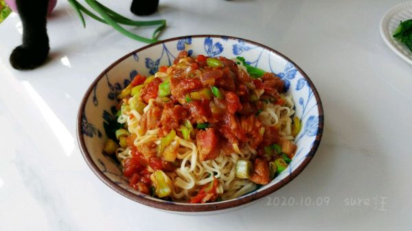 葱葱茄酱热拌面