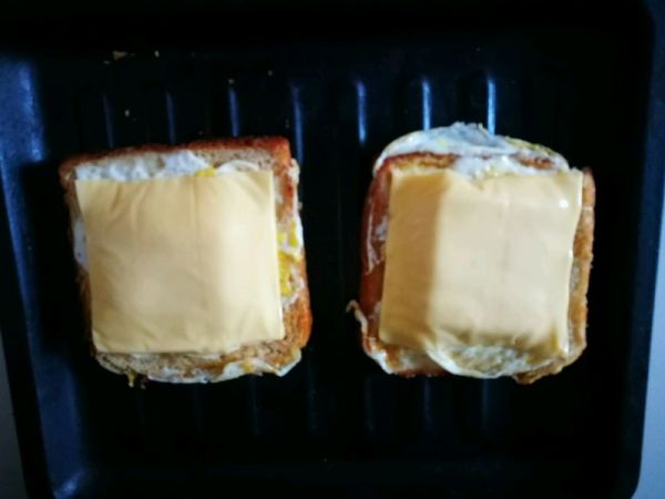 芝士火腿三明治