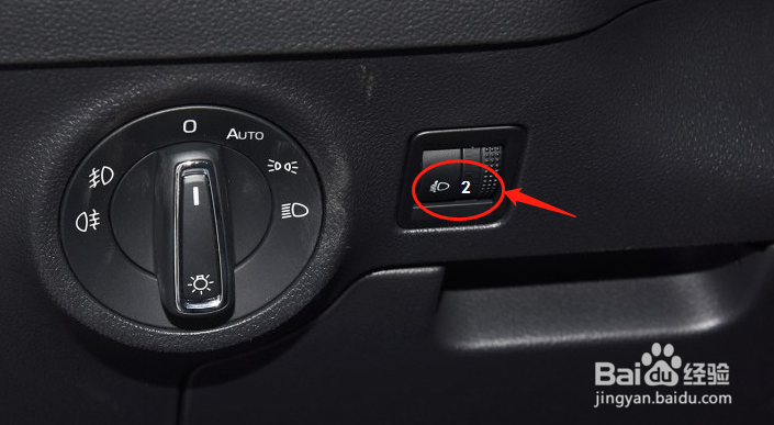 怎么调节斯柯达柯珞克车灯高度