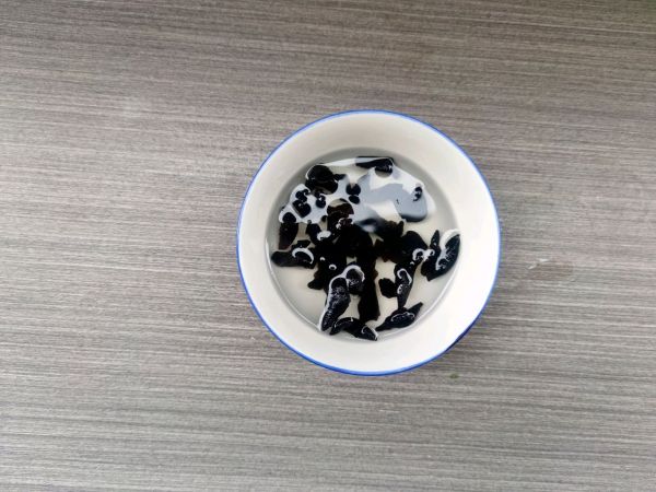 冬笋木耳炖鸡汤