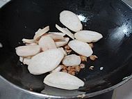 虾米炒鸡腿菇做法