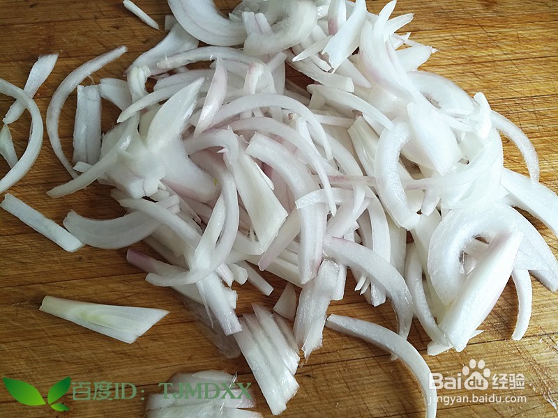 怎么做白洋葱拌东北黑木耳好吃呢