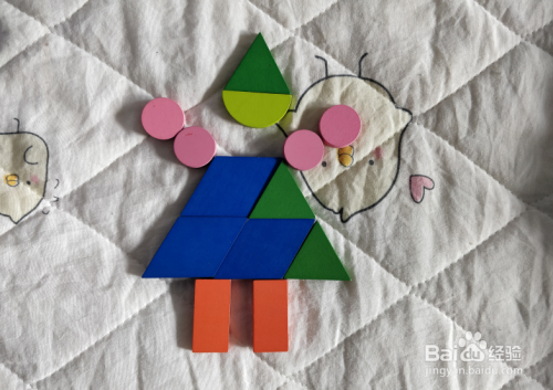 用几何形状怎么拼一个张开双臂的小朋友?