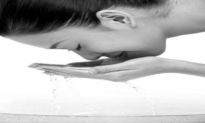 淘米水洗脸的方法作用分析