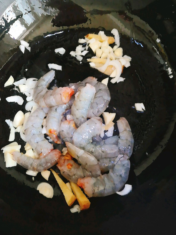 虾仁裙带菜豆腐汤