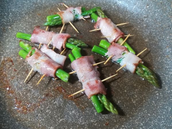 香煎培根芦笋卷