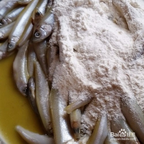 家常菜之油煎小鱼的做法